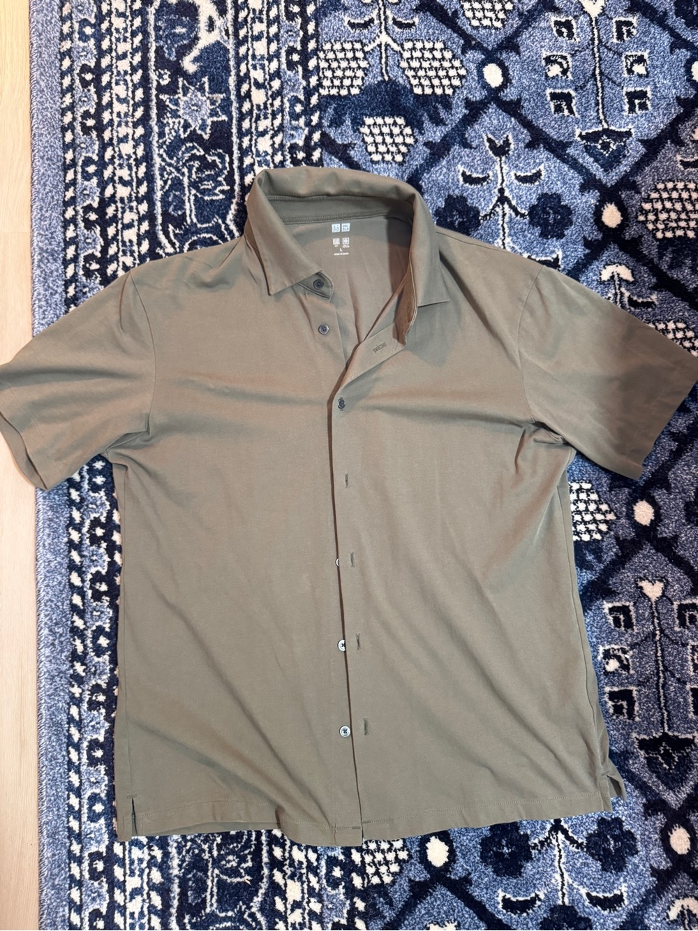 Uniqlo Olive Green Short-Sleeve Button-Down Shirt